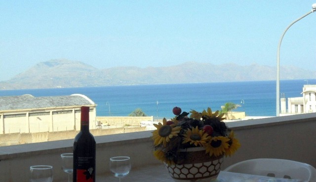 Deborah apartment, comfortable apartment with sea view, wifi free