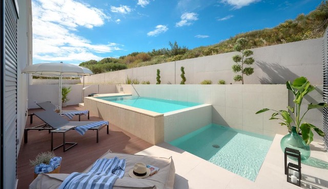 Deluxe Apartment with private heated pool on Žnjan Beach - Urban Nook