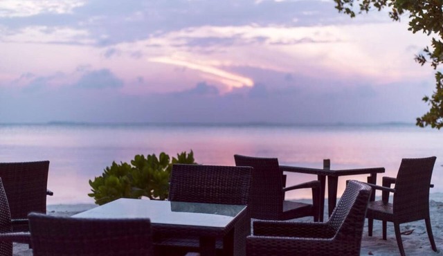 Deluxe room - Beachfront villa in Dhangethi (bnb)