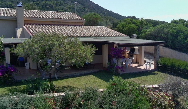 Detached and panoramic villa, located 700 MT from the sea