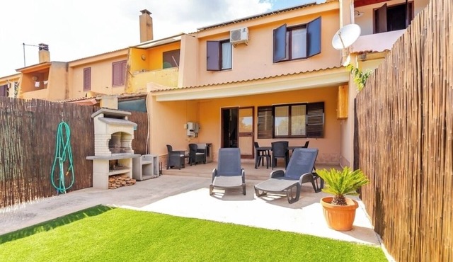 Detached villa with garden near the Sea, South Sardinia