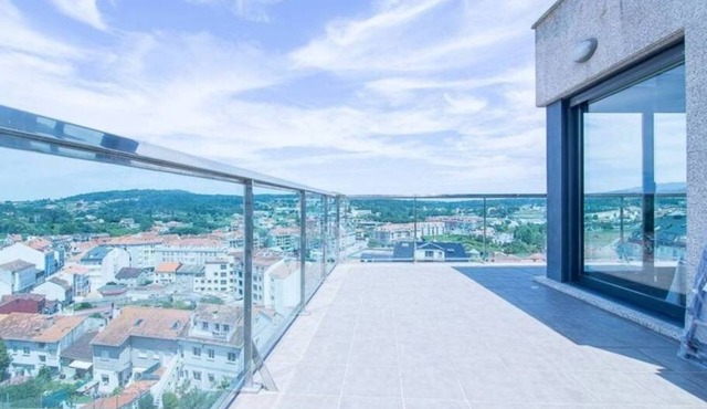 Disconnectaengalicia Penthouse La Perla, pool and tennis court
