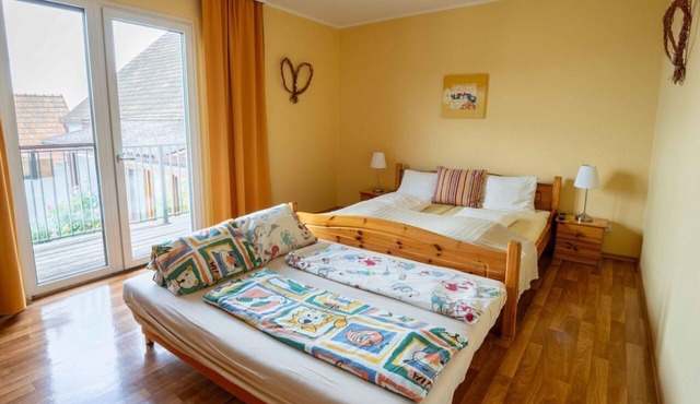 Dreibettzimmer mit Dusche, WC - Gästehaus Elfriede