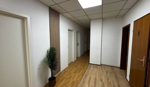 Dreieich 10 pers - 8 single rooms Parking lot