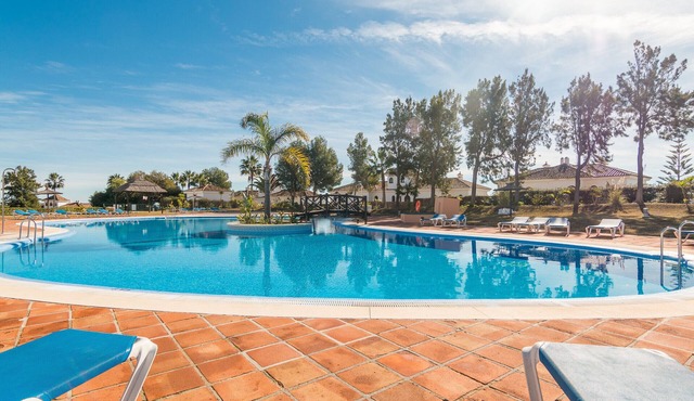 Duquesa Suites 2258 Pool View