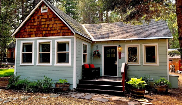Easy Living: 1 BR, 1 BA Cabin/Bungalow in Tahoma, Sleeps 2