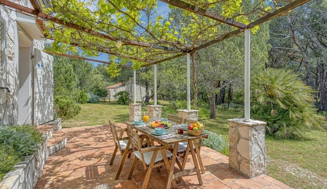 Eco House Zabodarski beach Terrace & Grill, Ćunski, Croatia