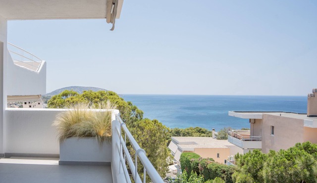 El Mar Seaview Penthouse, 2 BDR, 7’ from beach, renovated