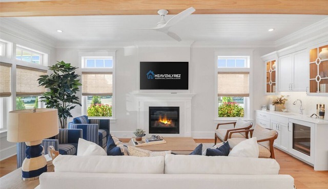 Elegant 6-Bedroom Condo—Garage & Porch Bliss