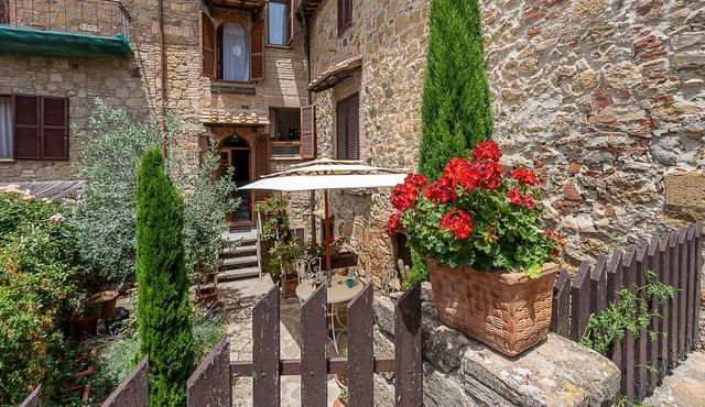 Elegant house with garden in Val d'Orcia