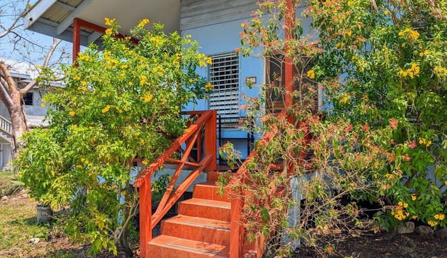 Elle's 2 BR/2 bathroom, home in San Ignacio. Minutes from town & Maya Ruins