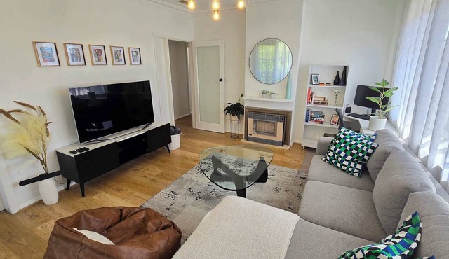 Elsternwick easy living - 2 bedroom sleeping 4