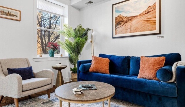 Entire Rowhome in Northwest Washington (Dedicated Parking Spot Available)