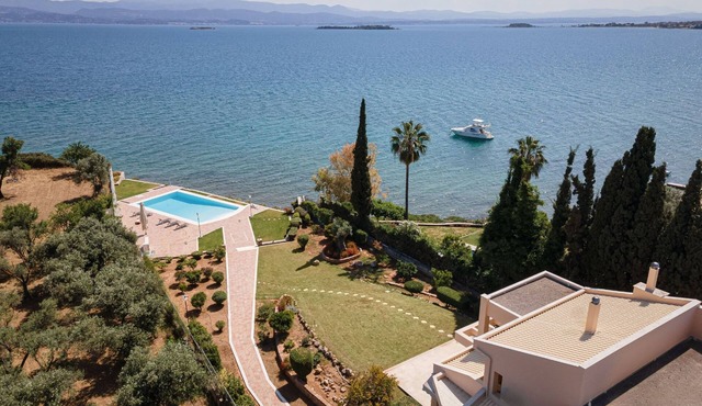Eretria Luxurious Seafront Villa