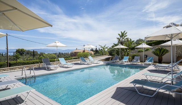 Euphoria Seaview Residences with Shared Pool - Superior Apartment