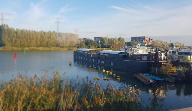 EUPHRATE HOUSeBOAT