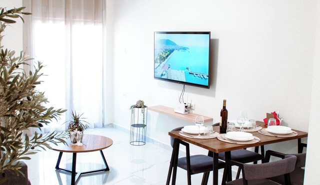 Eve's Central Comfort Apartment #1 WiFi, AC