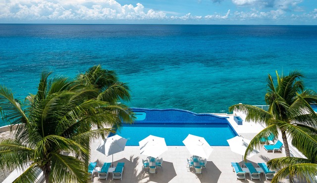 Excellent Oceanfront 2BR Condo, South tower, the Best Views in the complex!