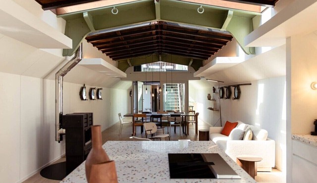 Exceptional Houseboat in Ghent's waters