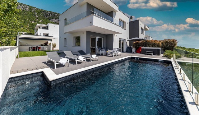 Exclusive.. Charming. Relaxing. Comfortable. Strong Features of Villa Ena