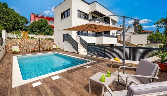 Exclusive dream villa with pool, whirlpool, sauna and wine cellar
