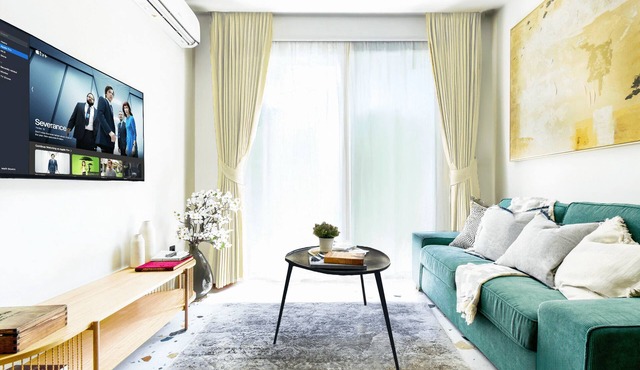 Exclusive Sofia Duplex: Luxury Comfort, Fast WiFi, QLED TVs, Memory Foam Beds