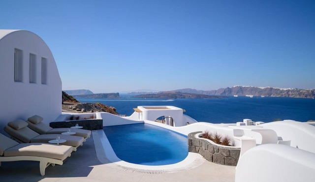 Exquisite Santorini Villa | Villa Luna | 3 Bedrooms | Breathtaking Sea Views