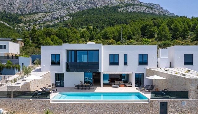 Extravagant Omis Villa | 5 Bedrooms | Villa Chazaret | Frontline Location