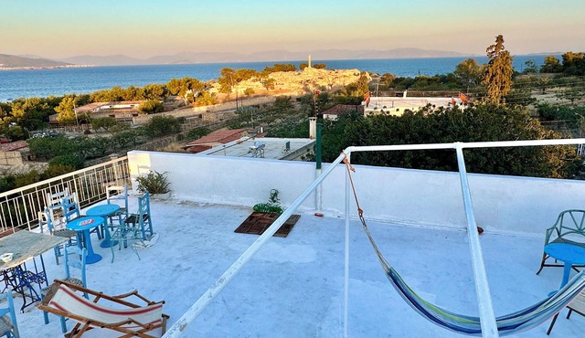F5 seafront apartment with rooftop sea view
