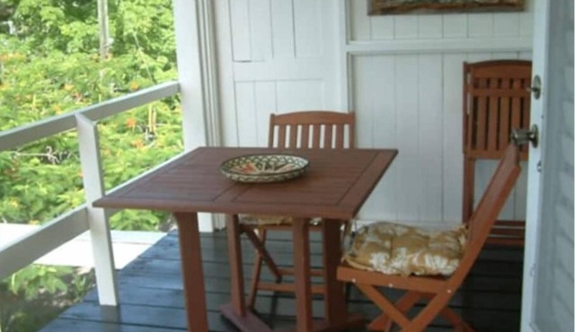 Falmouth Beach Apt. B2 - Cool View