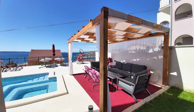 Family apartment with sea view and Heated swimming pool a9