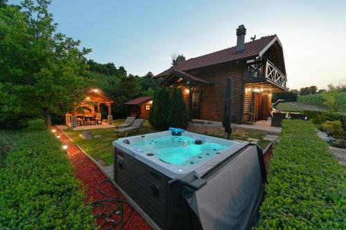 Family-friendly house with hot tub Mihalic Selo, Karlovac - 22351