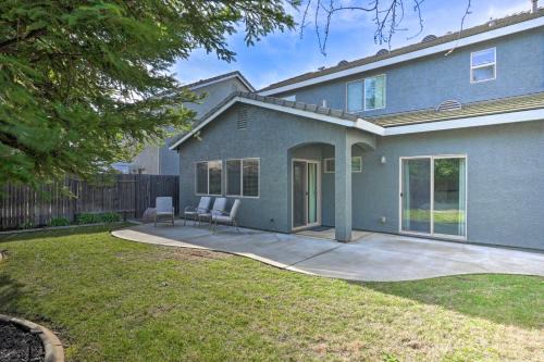 Family-Friendly Lincoln Home: 8 Mi to Casino!