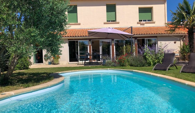 Family home with pool, 10 minutes from the old port and Ile de Ré