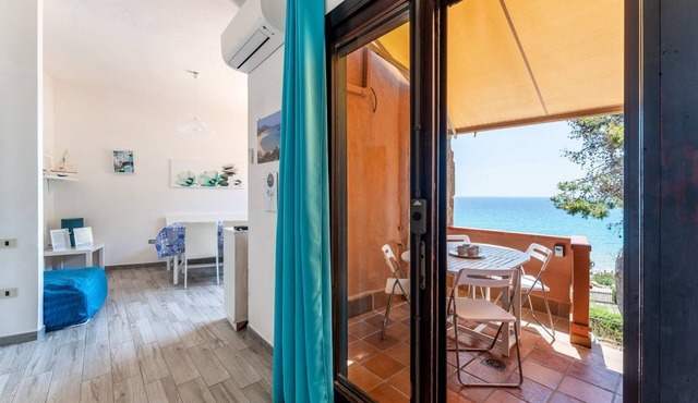 Fantastic Seaview Turquoise House