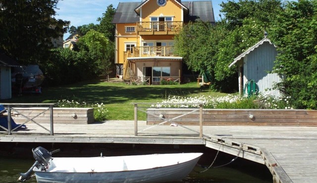 Fantastic holiday home right by the sea on Vaxholm