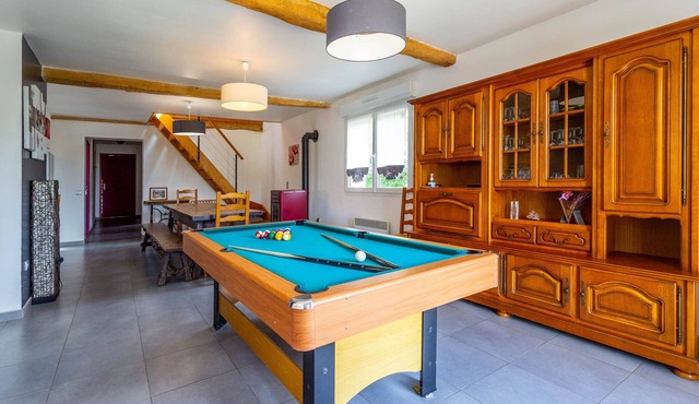 Farm cottage, games room and jacuzzi and sauna option, near Touquet beach