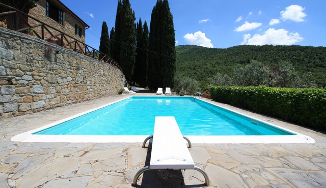 Farmhouse in the hills with panoramic view and swimming pool