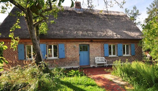 FeHa - Historic thatched cottage with trailer and large orchard