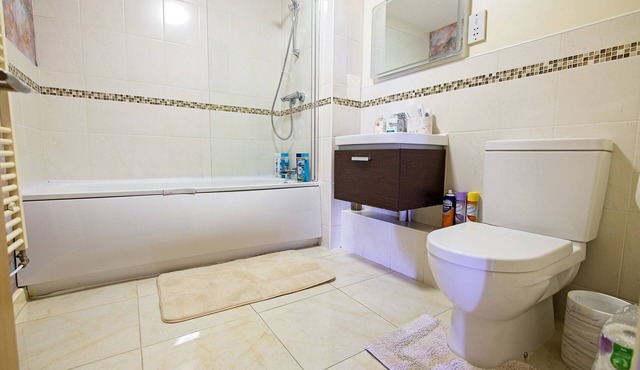 Five-Star Rated Manchester Apartment