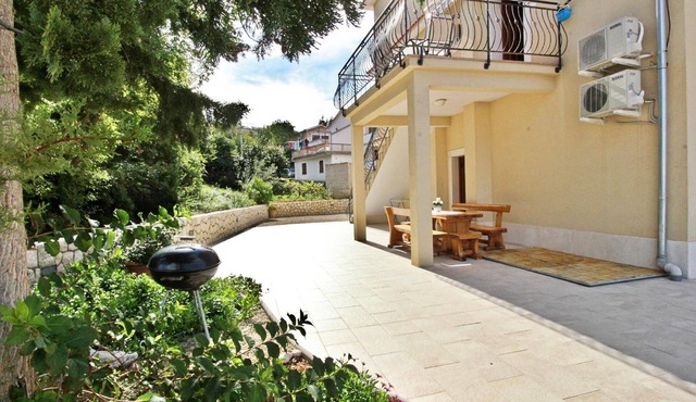 Flat Ivanka-200m from the sea, with terrace