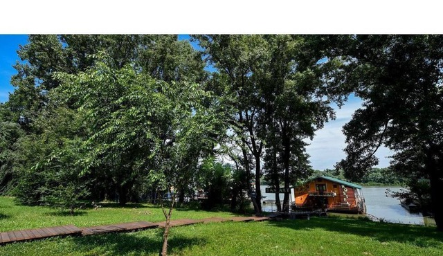 Floating House on the River, near the city - Apt 7 (Classic Triple Room)
