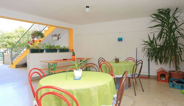 Four-bedroom apartment with terrace and sea view Nemira, Omiš (A-4652-a)