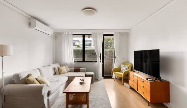 Free parking - spacious apartment near 48 tram