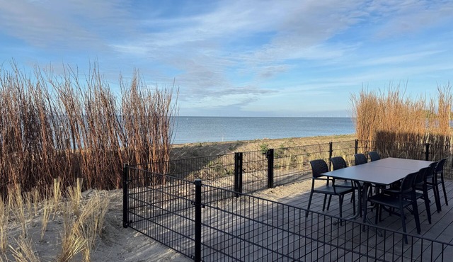 Front row - with fence & Airco - Premium BeachHouse panorama deck
