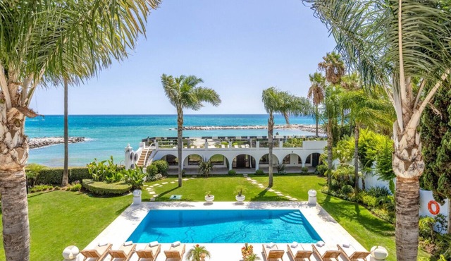 Frontline Villa El Martinete with Picasso Pool