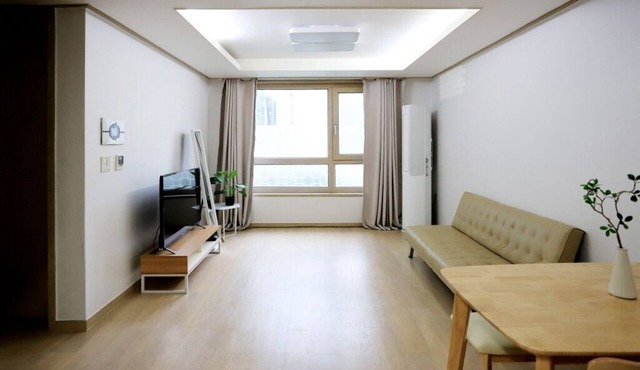 [Gangnam bright APT 2Bdr 1Bath STN 5min