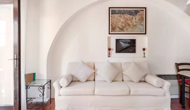 Garden Apartment with Sea view - hilltop Medieval village, 10' from the Beach.