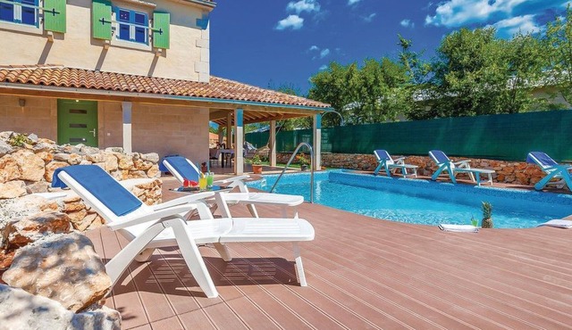 Geräumige, topmoderne Ferienvilla mit eigenem Pool by Interhome