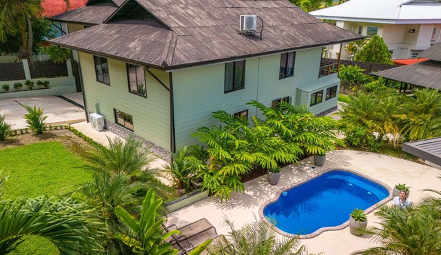 Golfito Luxury + Privacy-Located less than 5 minutes from the airport, grocery stores